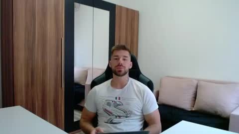 Snapshot of darius_94 chatting on May 14, 3:57 am darius_94 online show from May 14, 3:57 am