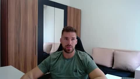 Snapshot of darius_94 chatting on May 15, 5:47 am darius_94 online show from May 15, 5:47 am