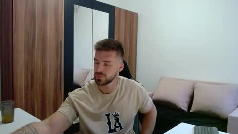 Snapshot of darius_94 chatting on May 16, 4:20 am darius_94 online show from May 16, 4:20 am