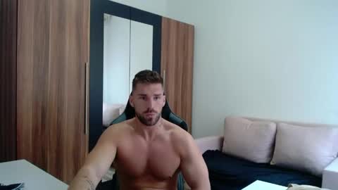 Snapshot of darius_94 chatting on May 16, 10:36 am darius_94 online show from May 16, 10:36 am