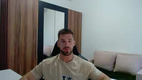 Snapshot of darius_94 chatting on May 17, 10:55 am darius_94 online show from May 17, 10:55 am