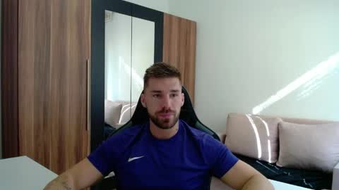 Snapshot of darius_94 chatting on May 19, 6:09 am darius_94 online show from May 19, 6:09 am