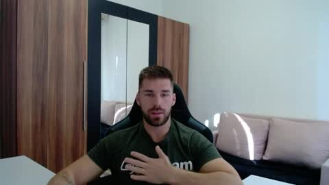 Snapshot of darius_94 chatting on May 20, 5:57 am darius_94 online show from May 20, 5:57 am