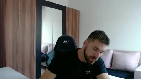 Snapshot of darius_94 chatting on May 25, 9:59 am darius_94 online show from May 25, 9:59 am