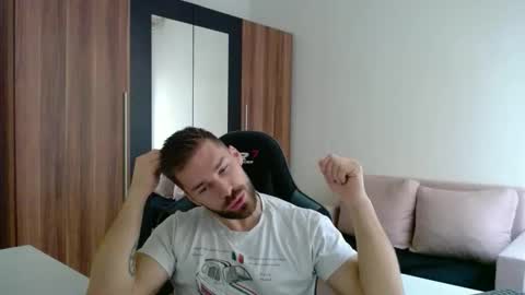 Snapshot of darius_94 chatting on May 27, 9:28 am darius_94 online show from May 27, 9:28 am