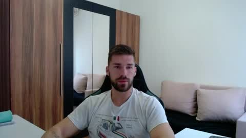 Snapshot of darius_94 chatting on May 29, 4:21 am darius_94 online show from May 29, 4:21 am