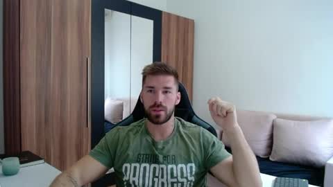 Snapshot of darius_94 chatting on May 30, 4:42 am darius_94 online show from May 30, 4:42 am