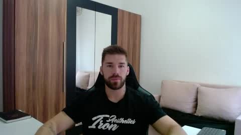 Snapshot of darius_94 chatting on May 31, 4:42 am darius_94 online show from May 31, 4:42 am