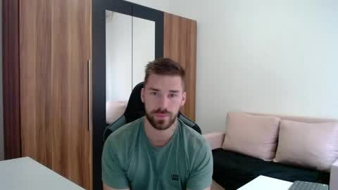 Snapshot of darius_94 chatting on June 2, 4:25 am darius_94 online show from June 2, 4:25 am