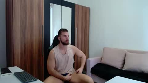 Snapshot of darius_94 chatting on June 3, 7:11 am darius_94 online show from June 3, 7:11 am