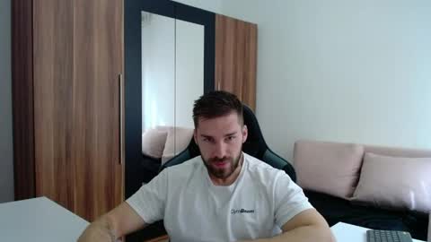 Snapshot of darius_94 chatting on June 5, 7:14 am darius_94 online show from June 5, 7:14 am