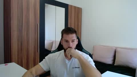 Snapshot of darius_94 chatting on June 6, 4:28 am darius_94 online show from June 6, 4:28 am