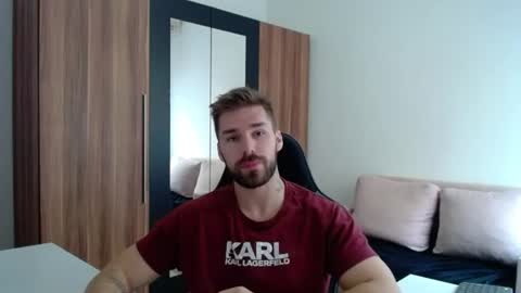 Snapshot of darius_94 chatting on June 9, 7:09 am darius_94 online show from June 9, 7:09 am