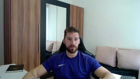 Snapshot of darius_94 chatting on June 13, 7:17 am darius_94 online show from June 13, 7:17 am