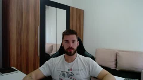 Snapshot of darius_94 chatting on June 16, 6:38 am darius_94 online show from June 16, 6:38 am