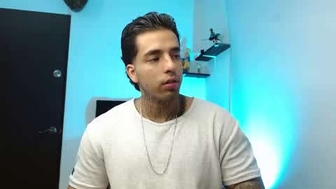 Darius Phoenix  online show from January 14, 9:20 pm