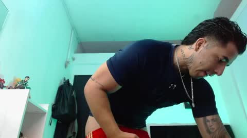 Snapshot of darius_phoenix chatting on May 8, 6:13 pm Darius Phoenix online show from May 8, 6:13 pm