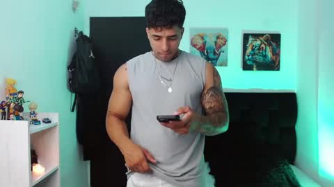 Snapshot of darius_phoenix chatting on May 11, 6:38 pm Darius Phoenix online show from May 11, 6:38 pm