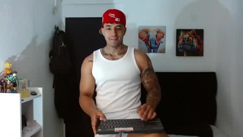 Snapshot of darius_phoenix chatting on May 12, 6:38 pm Darius Phoenix online show from May 12, 6:38 pm