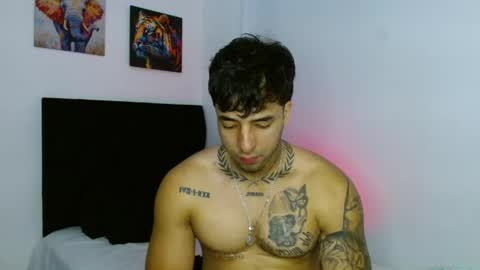 Snapshot of darius_phoenix chatting on May 15, 6:26 pm Darius Phoenix online show from May 15, 6:26 pm