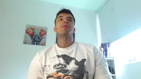 Snapshot of darius_phoenix chatting on June 7, 6:55 pm Darius Phoenix online show from June 7, 6:55 pm