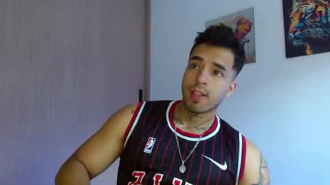 Snapshot of darius_phoenix chatting on June 10, 5:12 pm Darius Phoenix online show from June 10, 5:12 pm