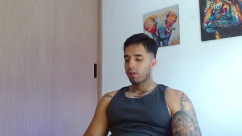 Snapshot of darius_phoenix chatting on June 12, 5:23 pm Darius Phoenix online show from June 12, 5:23 pm