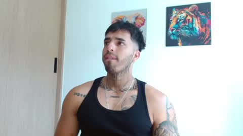 Snapshot of darius_phoenix chatting on June 16, 5:37 pm Darius Phoenix online show from June 16, 5:37 pm
