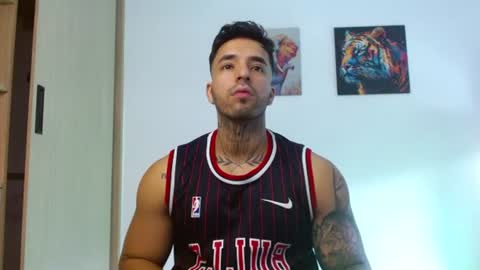 Darius Phoenix  online show from July 4, 5:08 pm
