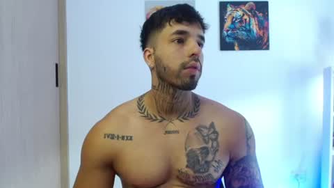 Darius Phoenix  online show from July 30, 5:45 pm