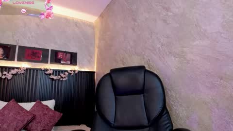 Dark online show from October 7, 12:24 pm