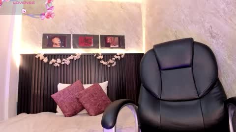 Dark online show from October 13, 10:37 am