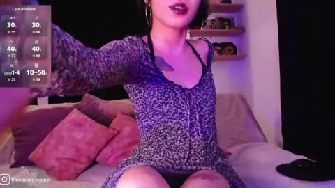 Snapshot of dark__nymph chatting on June 4, 8:59 pm Dark online show from June 4, 8:59 pm