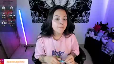 Snapshot of dark_angel_ink_ chatting on June 9, 2:06 pm LUISA online show from June 9, 2:06 pm