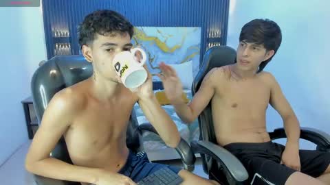 Snapshot of dark_desiree18 chatting on June 5, 6:52 am DARCK online show from June 5, 6:52 am