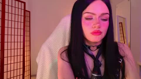 Snapshot of dark_diva chatting on June 15, 9:39 pm Diva online show from June 15, 9:39 pm
