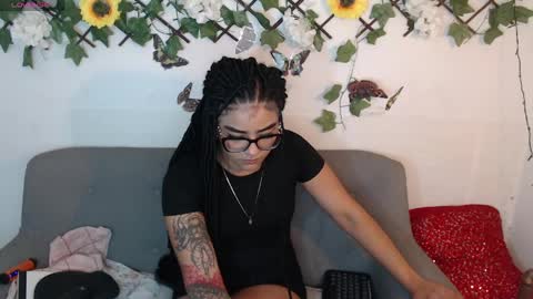 dark_flama online show from April 27, 2:31 am