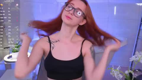 Snapshot of dark_lola_ chatting on May 31, 1:47 am Lola online show from May 31, 1:47 am