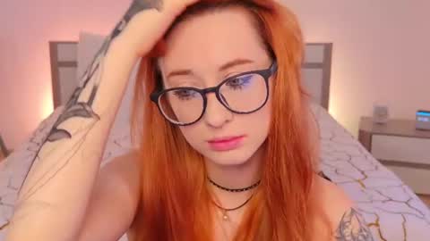 Snapshot of dark_lola_ chatting on June 18, 1:50 am Lola online show from June 18, 1:50 am