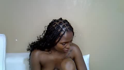 dark_lovly online show from March 9, 2:54 pm