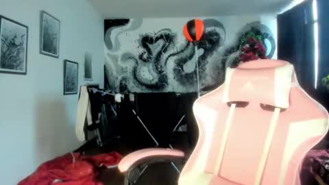 Snapshot of dark_miau chatting on December 2, 4:35 pm miau online show from December 2, 4:35 pm