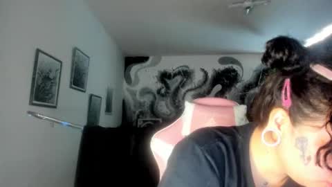 Snapshot of dark_miau chatting on December 16, 3:39 pm miau online show from December 16, 3:39 pm