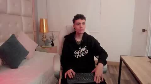 dark_sun333 online show from December 15, 2:05 am