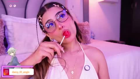 Snapshot of darkangelx_ chatting on May 29, 11:47 pm Angel Darcy online show from May 29, 11:47 pm
