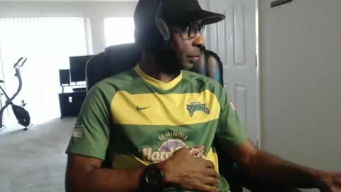 Snapshot of darkdaddyvibes chatting on May 30, 6:27 pm DrkVibes online show from May 30, 6:27 pm