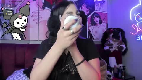 Snapshot of darki_shine_ chatting on December 17, 1:28 pm cleitlin vinson online show from December 17, 1:28 pm