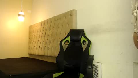 darkknightx01 online show from October 31, 1:17 am