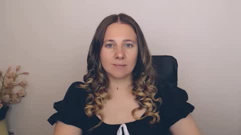 Snapshot of darklure_ chatting on September 19, 8:20 pm Anna online show from September 19, 8:20 pm