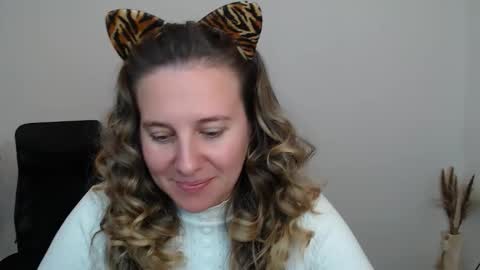 Snapshot of darklure_ chatting on October 14, 3:35 pm Anna online show from October 14, 3:35 pm