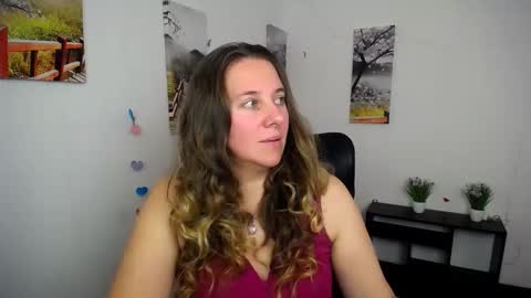 Snapshot of darklure_ chatting on October 15, 1:55 pm Anna online show from October 15, 1:55 pm